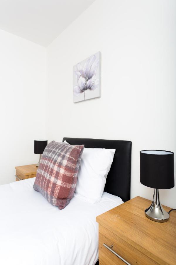 Absolute Stays On Essex - Chinatown - Hippodrome - Alexandra Theatre - Bull Ring - The Rep - B'Ham Intl Airport - Free Wifi - Free Parking - Contractors - Corporates Birmingham Buitenkant foto